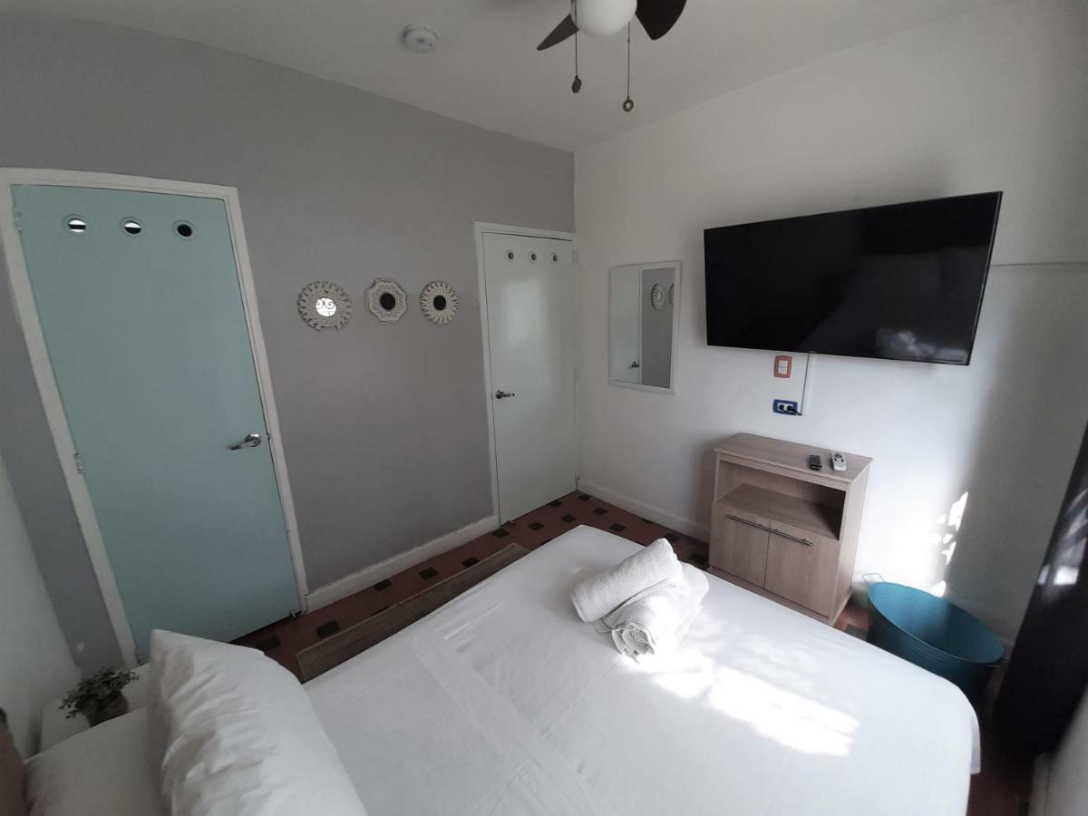 Noah Boutique Hostels Медельин Экстерьер фото