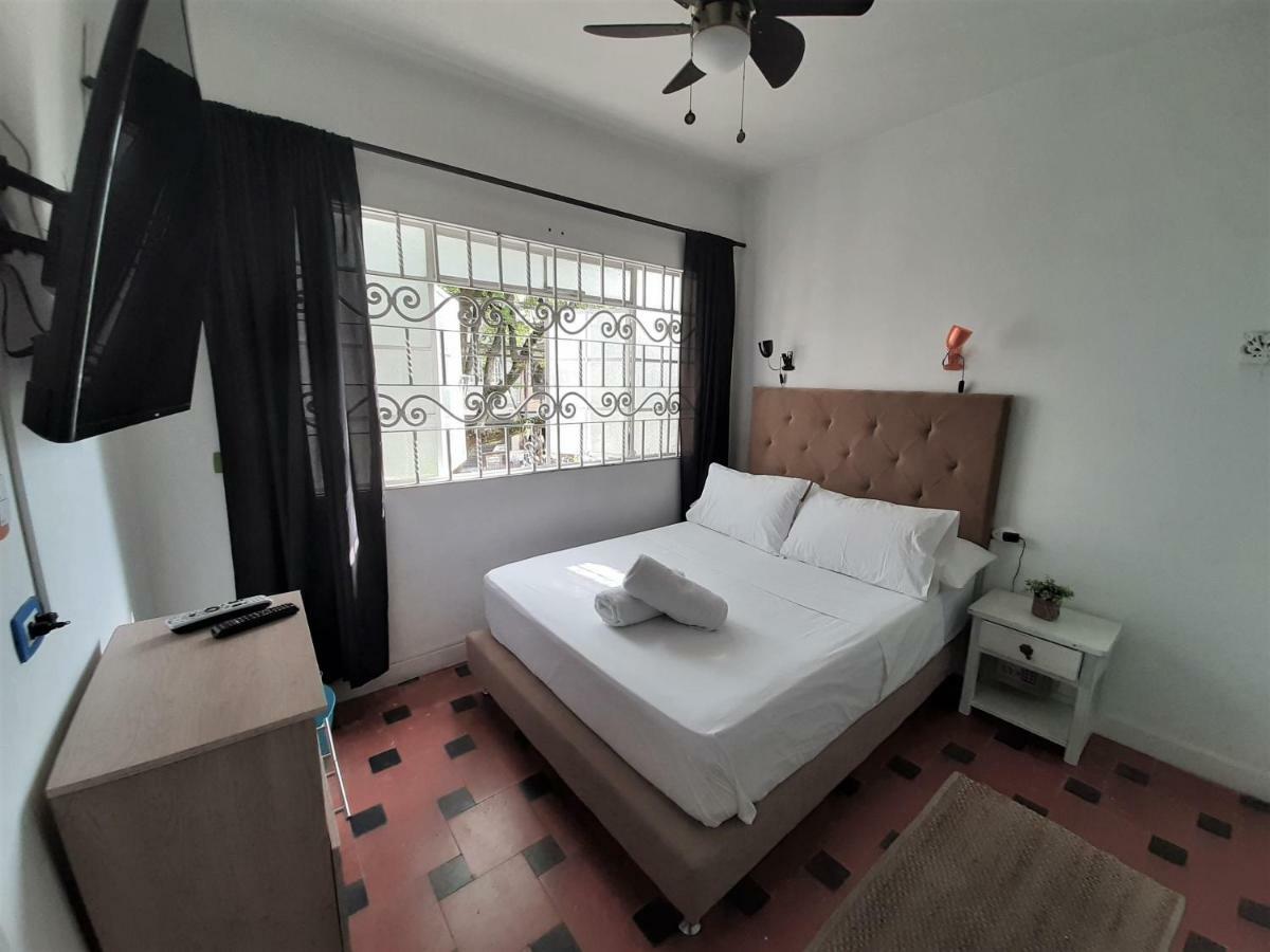 Noah Boutique Hostels Медельин Экстерьер фото